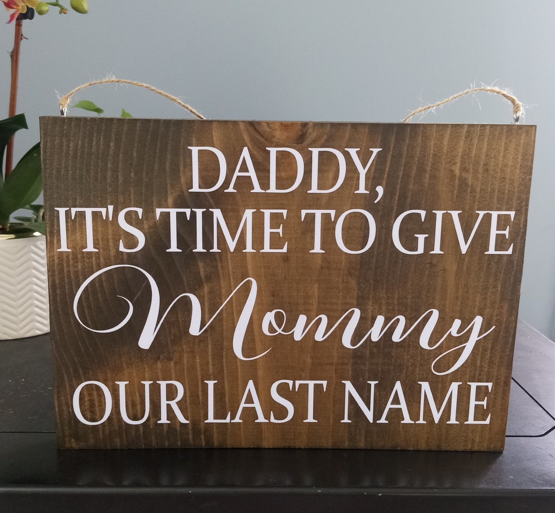 Holzschild „Daddy It's Time To Give Mommy Our Last Name“ – Ca. 25,4 X 12,7 Cm, Rustikale Hochzeitsdekoration