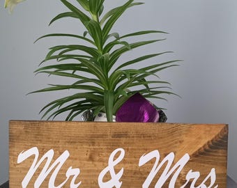 Mr and Mrs Rustic Wedding Sign,  Engagement Photo Prop Sign, Save The Date Sign, Wedding Photo Prop, size 8x15 DISCOUNT SIGN