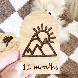 Marqueurs d'étapes clés sur le thème du ski pour bébé - Arche, en bois, gravés, accessoire photo, cadeau pour nouvelle maman, rustique, premier an de bébé, maman skieuse, cartes jalons