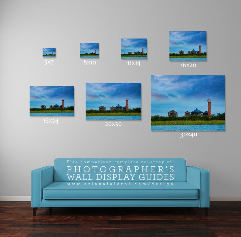 K&ouml;nnte beinhalten: Eine Gr&ouml;&szlig;envergleichsvorlage f&uuml;r Fotografen, die verschiedene Druckgr&ouml;&szlig;en eines Fotos eines Leuchtturms an einem Strand bei Sonnenuntergang zeigt. Die Gr&ouml;&szlig;en sind 5x7, 8x10, 11x14, 16x20, 16x24, 20x30 und 30x40 Zoll. Die Vorlage ist mit freundlicher Genehmigung von Photographer's Wall Display Guides.