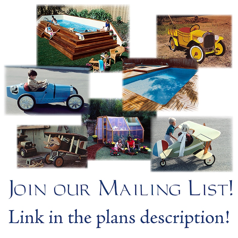 Puede incluir: Un collage de im&aacute;genes que presentan varios juegos de madera, incluyendo una piscina, un invernadero, un biplano, un coche de carreras y un coche antiguo. Las im&aacute;genes est&aacute;n dispuestas en forma de cruz con el texto "JOIN OUR MAILING LIST! Link in the plans description!" en la parte inferior.