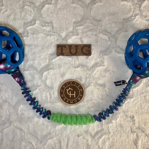 Big 2 Pup Tug, giocattolo per cani per 2 cani, giocattolo Bungee Tug per cani, giocattolo interattivo per cani fatto a mano, Critter Harmony, giocattolo con palla per cani, regalo di tiro alla fune