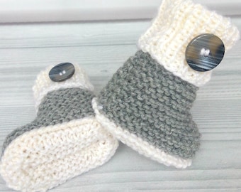 Sapatos cinza para bebê menino Sapatos para recém-nascido Botinhas para bebê Presente para chá de bebê Botinhas de tricô para bebê Primeiros sapatos