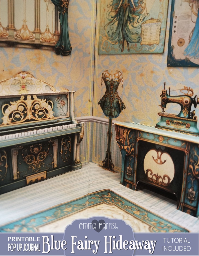 Puede incluir: Un diario emergente imprimible titulado "Blue Fairy Hideaway" con un tutorial incluido. El diario presenta un piano azul y dorado, una m&aacute;quina de coser y un cors&eacute; azul en un soporte. El fondo es un papel tapiz azul claro y dorado con un suelo a rayas.