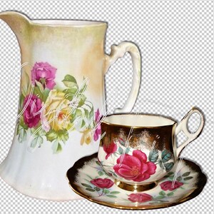 K&ouml;nnte beinhalten: Ein Vintage-Porzellan-Krug und -Teetassen-Set mit Blumendesigns. Der Krug hat ein gelbes, cremefarbenes und rosafarbenes Blumenmuster. Die Teetasse und die Untertasse haben einen goldenen Rand und ein rotes Rosenmuster.