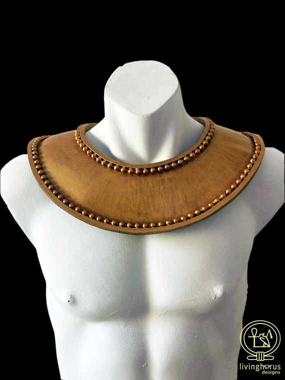 黄金の古代エジプトのツタンカーメン・ウセク首輪 - ツタンカーメン王
