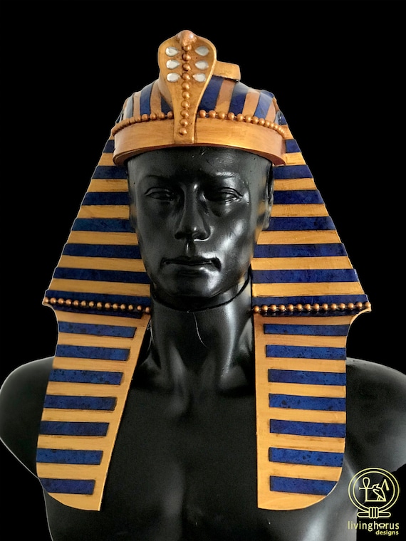 古代エジプトのファラオ、ツタンカーメンの王冠のレプリカ 古代エジプトのファラオ、ツタンカーメンの王冠のレプリカ