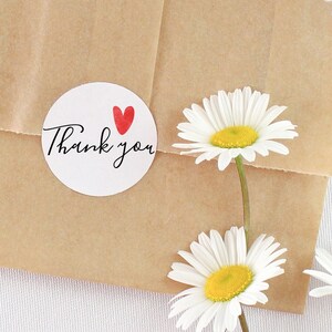 Adesivi di ringraziamento per piccole imprese. Etichette "Made my day". Happy mail, happy post, adesivi rotondi da 40 mm. Adesivi con marchio a cuore
