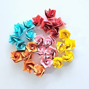 Decoraciones de mesa con rosas de origami
