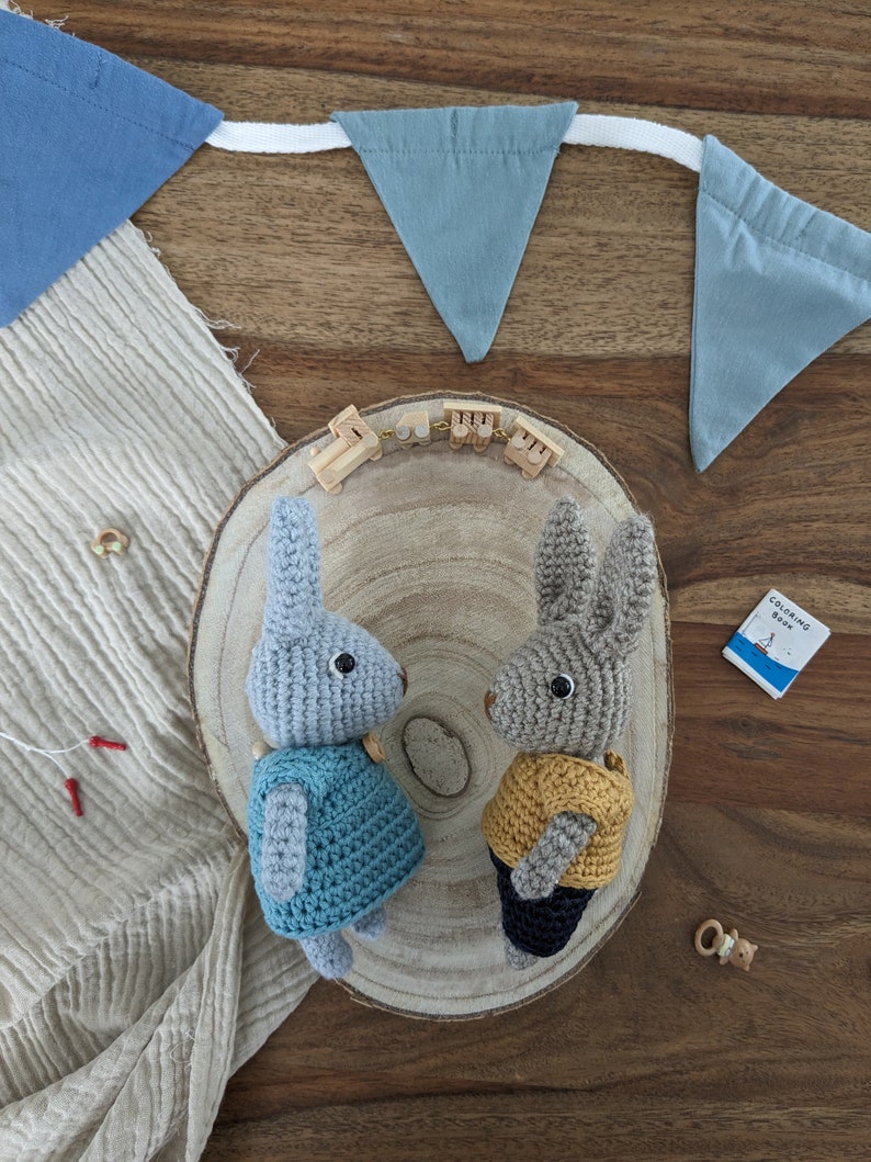 Patron crochet : Lapin tout-petit armoire The Cottontail Family image 7