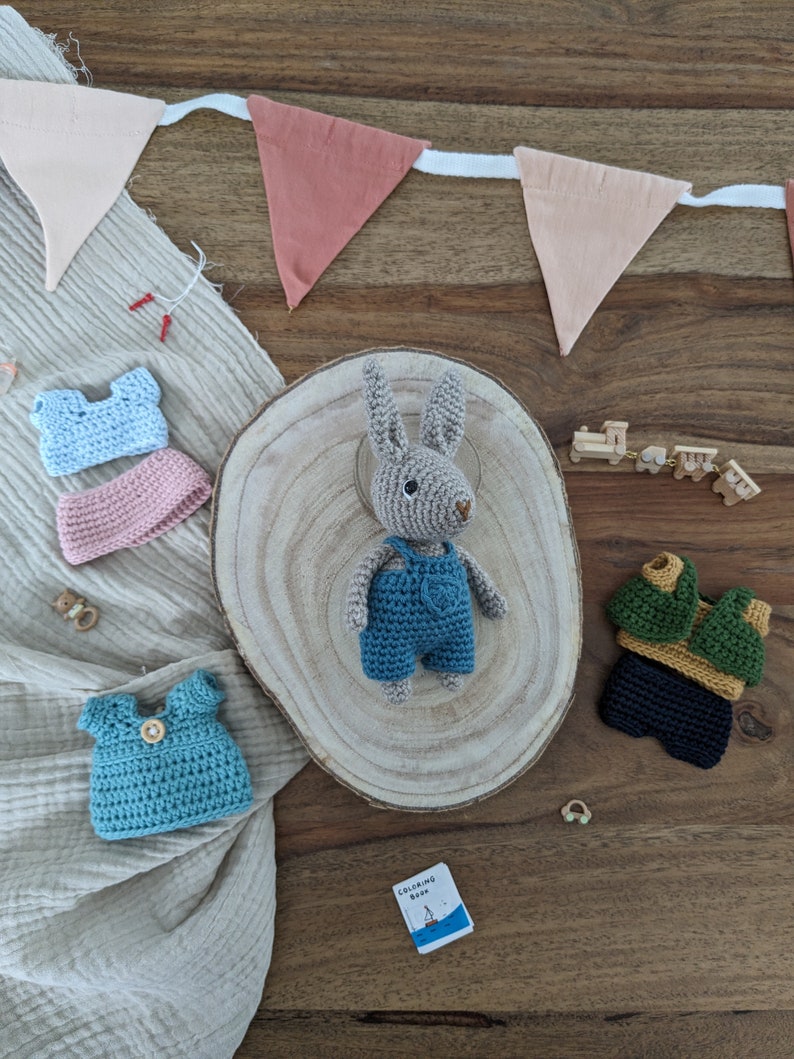 Patron crochet : Lapin tout-petit armoire The Cottontail Family image 4