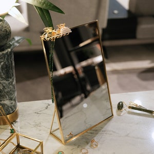 Espejo de maquillaje de latón dorado para escritorio, 12 x 8 pulgadas