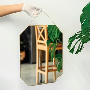 Espejo de latón de 20 x 15 pulgadas para colgar en la pared, para baño, estilo bohemio, estilo nórdico, para maquillaje, dorado, con colgador de pared decorativo