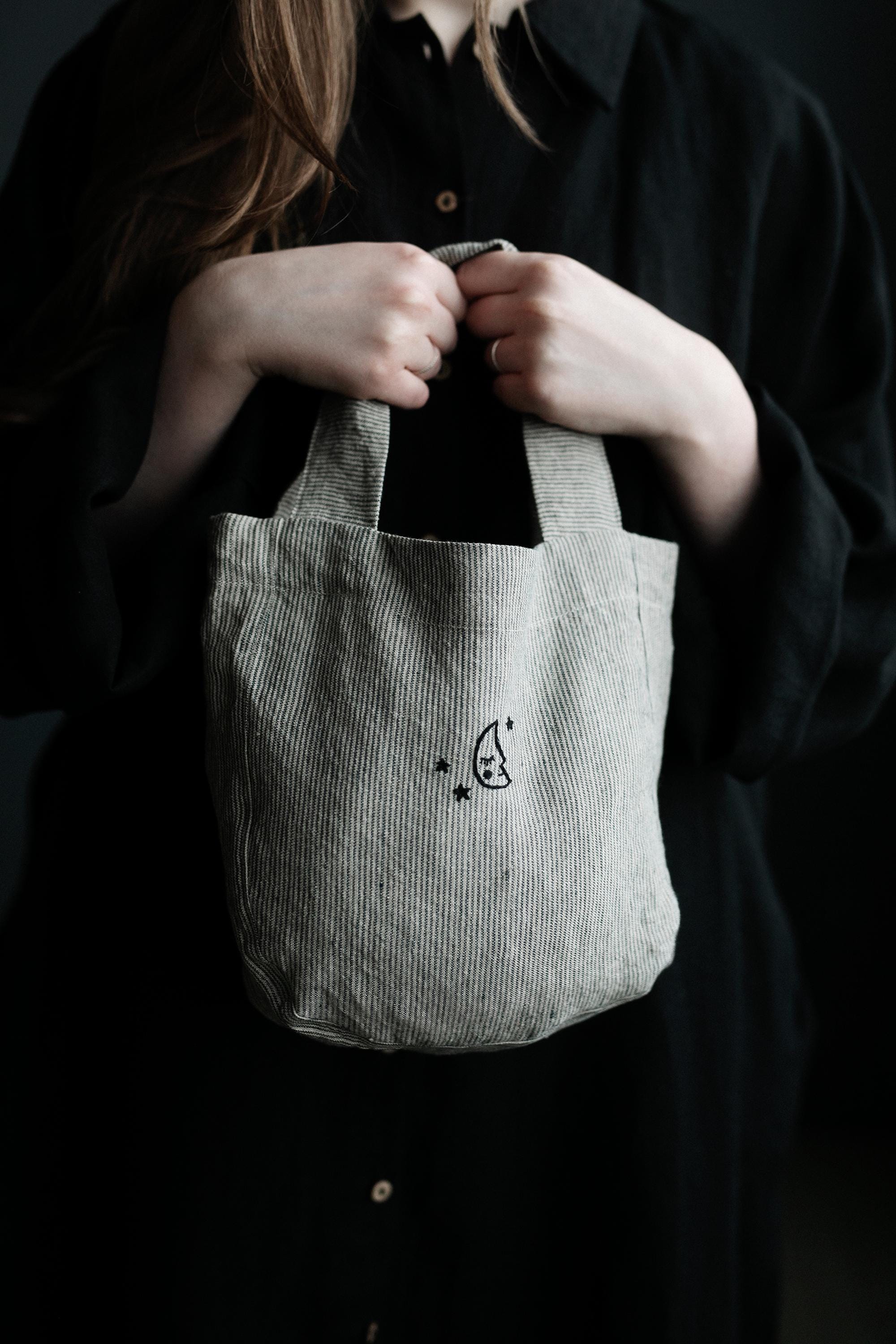 Schwarz-weiß gestreifte Leinentasche, Runde Mini-Beutel