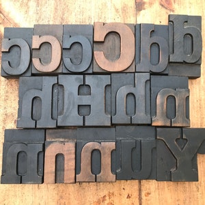 7 CM - 2 3/4 INCH -  Lettres en bois ancienne lettre imprimerie de typographie wood type letter press