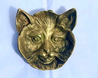 Empty cat head pocket in vintage bronze animal ashtray old mid-century 1960