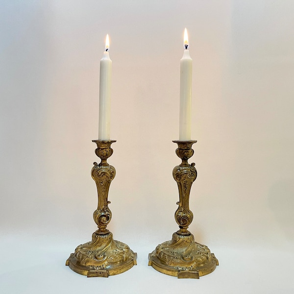 Paire de Bougeoirs français ancien bronze doré XIX style Louis XV vintage Made in France arabesque flambeau rocaille chandelier 19e siècle