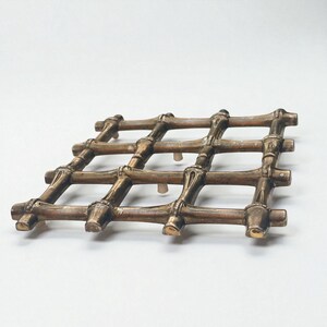 Salvamanteles extensible cuadrado italiano vintage de imitación de bambú, metal plateado, F B ROGERS, plata, Italia, años 70, estilo Hollywood Regency, estilo bohemio