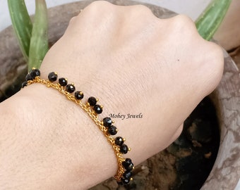 Pulsera de espinela negra, pulsera delicada Charm Link, pulsera de piedra de nacimiento de agosto, pulsera de piedras preciosas, pulsera hecha a mano llena de oro de 14K para ella