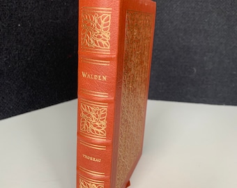 Easton Press Walden Henry David Thoreau Fine Leather Collectors Edition 1981Znaczne zużycie półki. Ta książka ma przetarte krawędzie i zadrapania,
