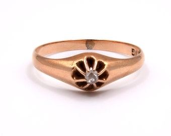 Antique early Art Nouveau 14 ct. rose gold and 0.04 ct rose cut diamond solitaire ring, made around 1900