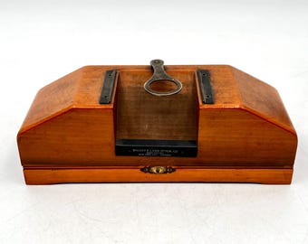 Microscopio de disección antiguo de Bausch & Lomb Optical Co., cortesía de Arthur H. Thomas Co. Laboratory Apparatus Philadelphia.