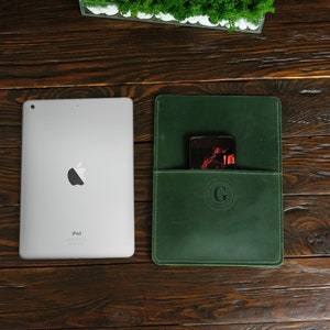 Personalized iPad Case, Green Leather Tablet Case Men, Custom iPad Air Sleeve, Dad or Husband Gift, Corporate Gift for Employee Appreciation