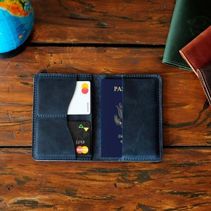Gepersonaliseerde paspoortportemonnee, leren paspoortomslag, organizer paspoorthouder, reisaccessoires, reisuitrusting voor hem, vakantiecadeau