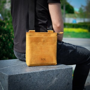 Sac à bandoulière compact pour homme, sac bandoulière en cuir pour homme, sac à main homme personnalisé, petit sac pour téléphone en cuir véritable, cadeau mari, sac à bandoulière