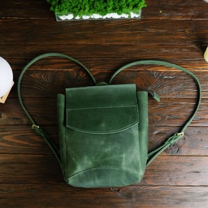 Mochila de cuero verde para mujer, bolso minimalista de estilo urbano, mochila pequeña y bonita, bolso de cuero, bolso de estudiante, regalo para esposa o novia.