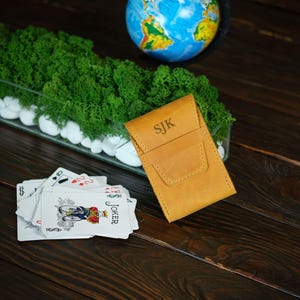 トランプホルダー、ポーカープレイヤー用ポーカーカード収納、レザー製カスタマイズカードデッキケース、ゲームカードポーチ（パーソナライズ）、父の日ギフト