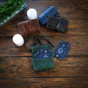 Personalisierter Tarot-Kartenkasten, Leder-Tarot-Deck-Halter-Schutz, benutzerdefinierter Tarot-Beutel, Wahrsagewerkzeuge, spirituelles Geschenk, Wahrsagen
