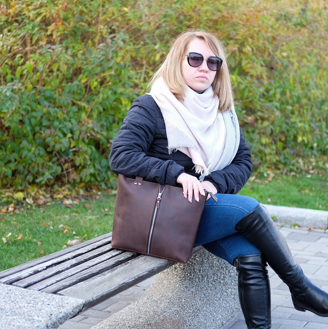 InnoBeta Rattengeschenk-Tasche Für Frauen – Große Tragetasche Mit Make-up-Tasche, 43x33x16.5 Cm, Mit Verstellbarem Gurt