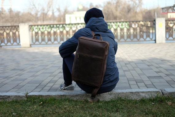sleek laptop backpack
