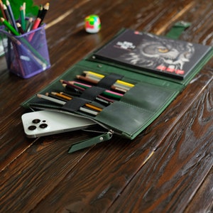 Personalized Artist Gift, Custom Sketchbook Cover, Forest Green Sketch Book Holder, Drawing Portfolio, Gift for Painter, Leather Sketch Pad image 2