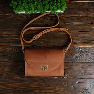 Kleine Ledertasche, Leder Crossbody Bag Woman, Leder Geldbörse mit Gravur, Schultertasche für Frauen, Weiche Mini Handtasche, Crossbody Bag