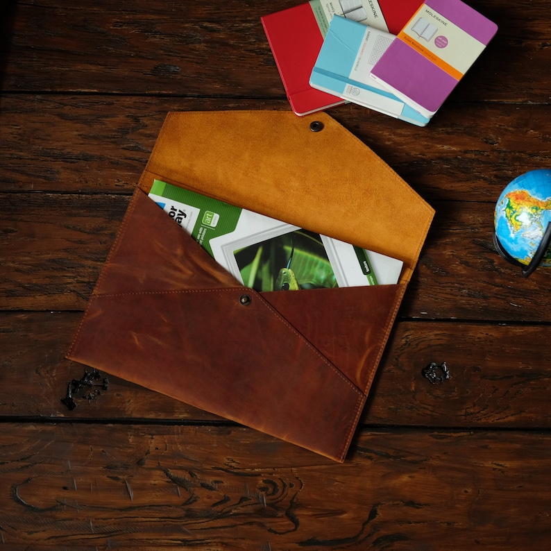 Personalized leather document folder A4 with engraving.