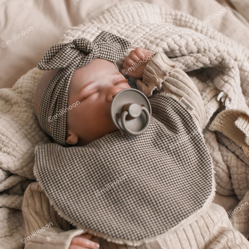 Baby headband in gingham embossed cotton twill fabric image 2