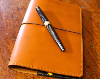 Couverture pour ordinateur portable A5 en cuir italien marron clair avec poches/manches - Personnalisation GRATUITE