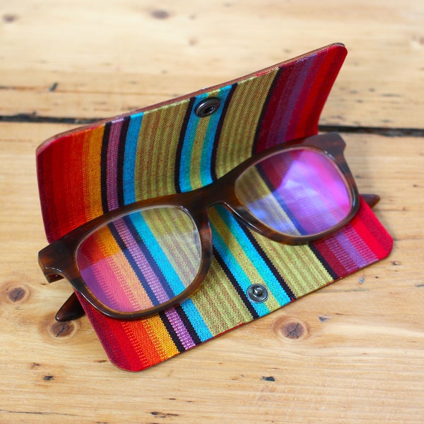 Minimalistisches Brillenetui aus italienischem Leder in der Farbe Hellbraun