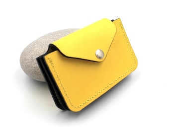 Cartera minimalista con tarjetero amarillo en hermoso cuero italiano - Personalización GRATUITA