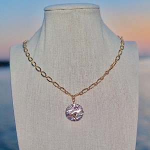 Collana con coda di pesce 3D e alba in oro