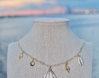 14K Gold Plated Shell Charm Necklace / Summer Charm Necklace / Beach Charm Necklace