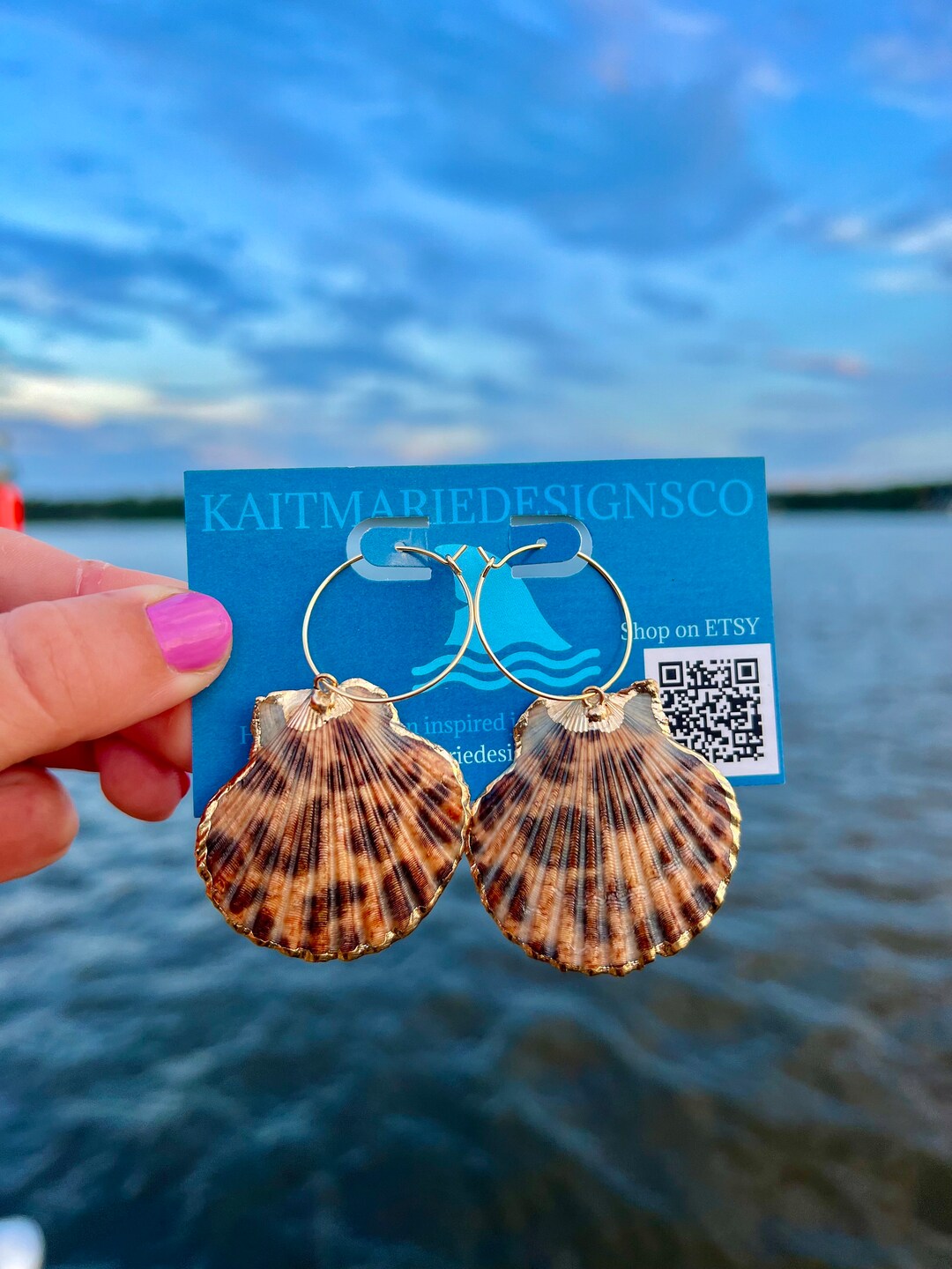 Conchiglia di mare bianca, orecchini placcati in oro 18k, orecchini minimali, regalo per lei - Italia