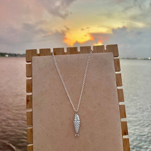 Collana con pesce in acciaio inossidabile