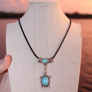Collana tartaruga marina turchese