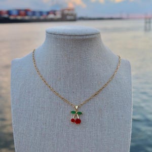 Collana con ciondolo a forma di ciliegia in acciaio inossidabile