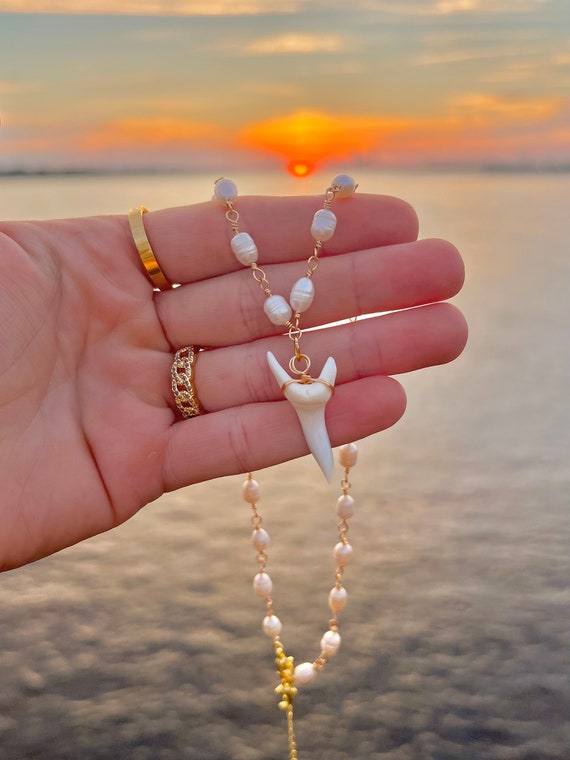 アクセサリー mako Freshwater Pearl X Mako Shark Tooth Necklace - Etsy