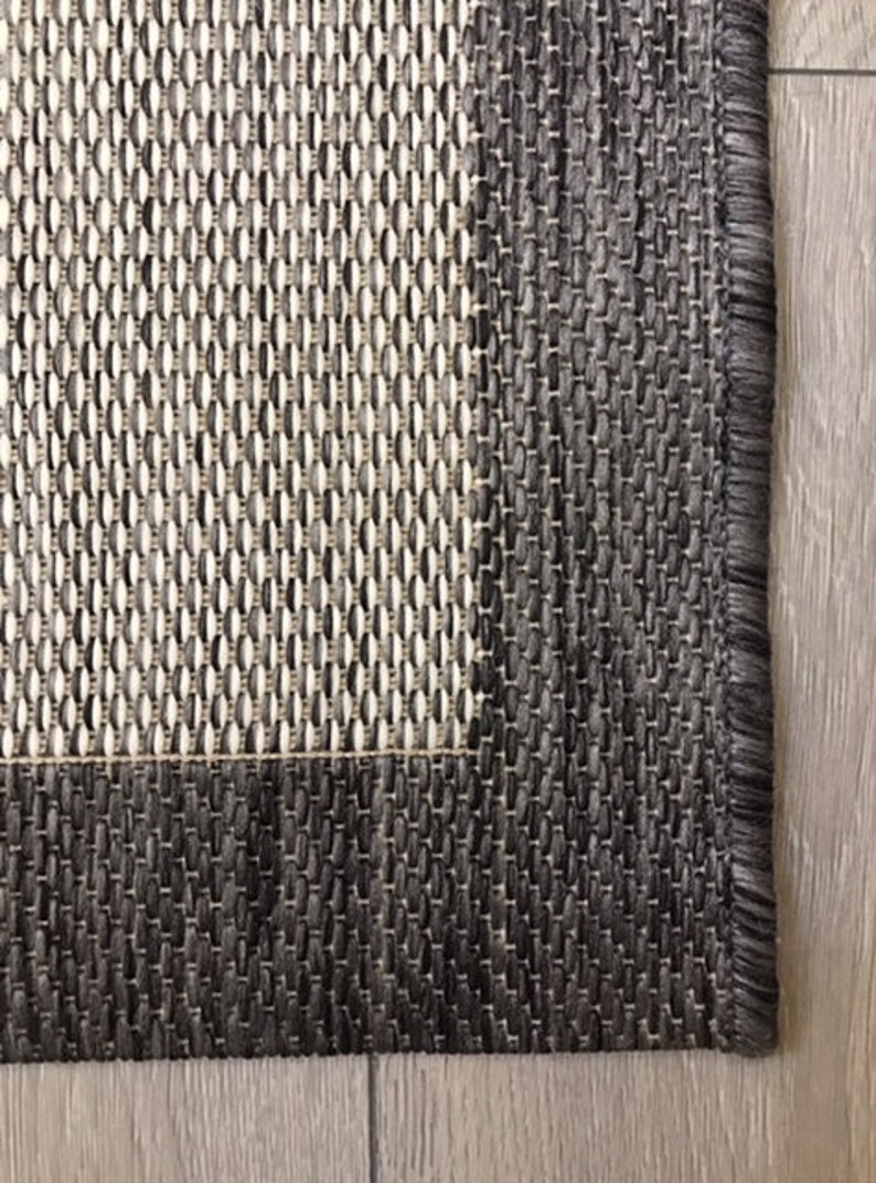 Modern Round Checkered Black and White Area Rug Durable Indoor/outdoor