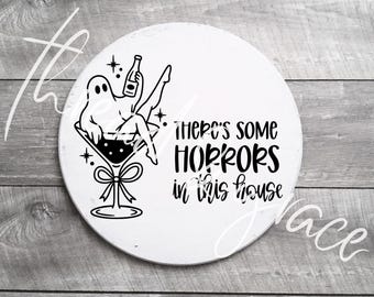 Det finns några fasor i det här huset Halloween digital design, rolig Halloween klippfil, höstdörrhängardesign, Halloween Cricut SVG
